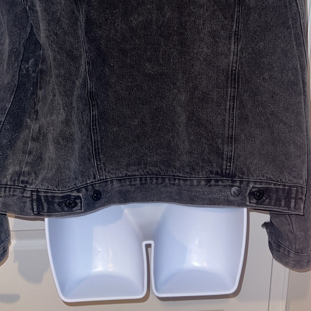 Distressed jean jacket - Picture 5 of 10